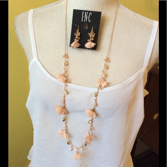 INC NWT Long Gold Beaded Blush Floral Necklace Set - Picture 1 of 9